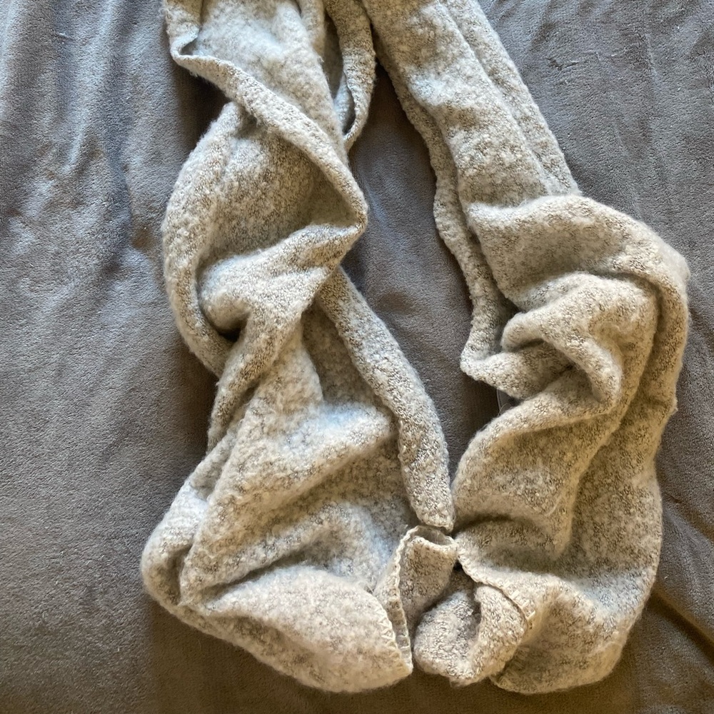 Pieces scarf
